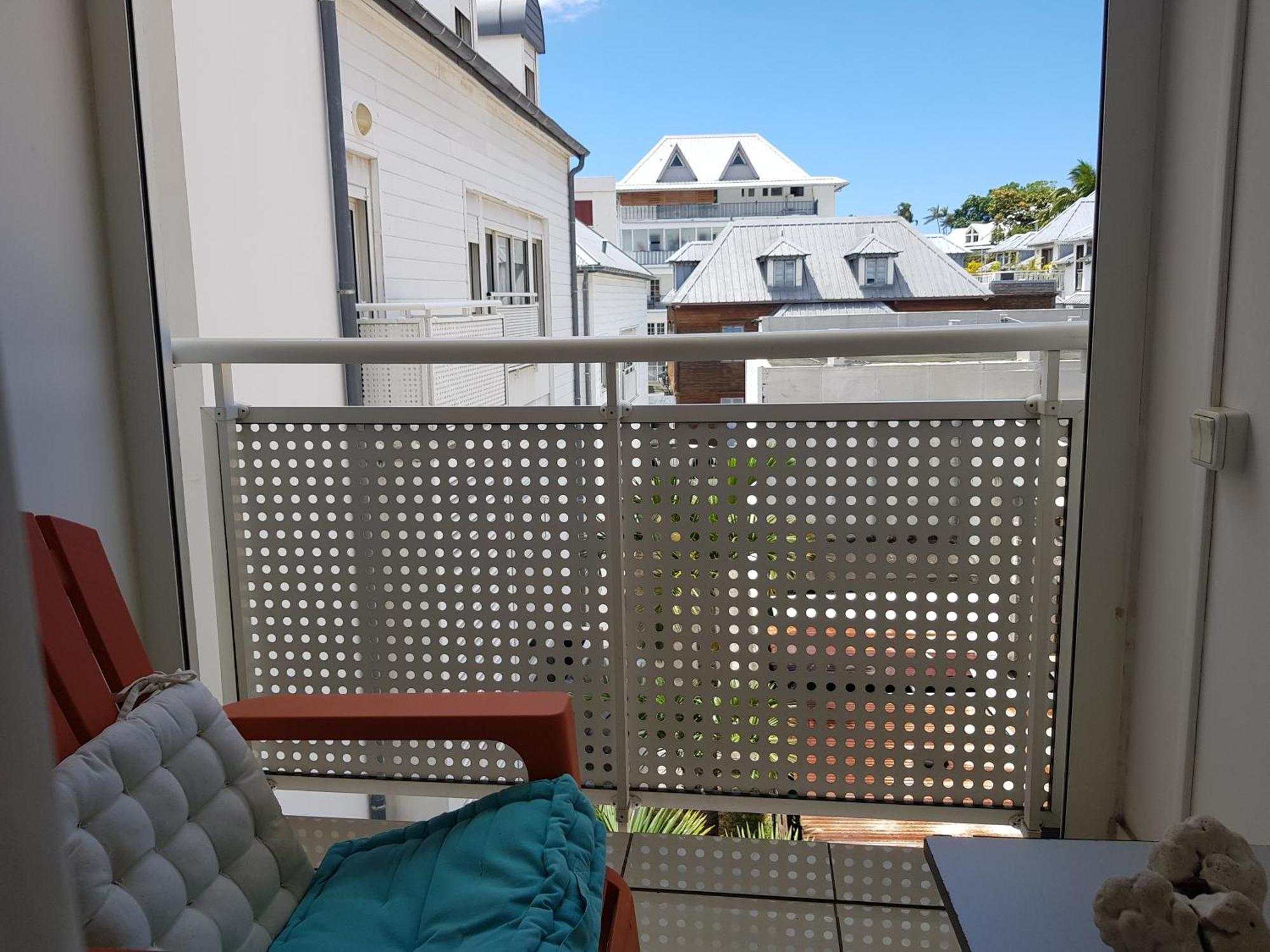 T3 Dans Residence Bon Standing Tres Proche Centre Ville Saint Denis Exterior photo
